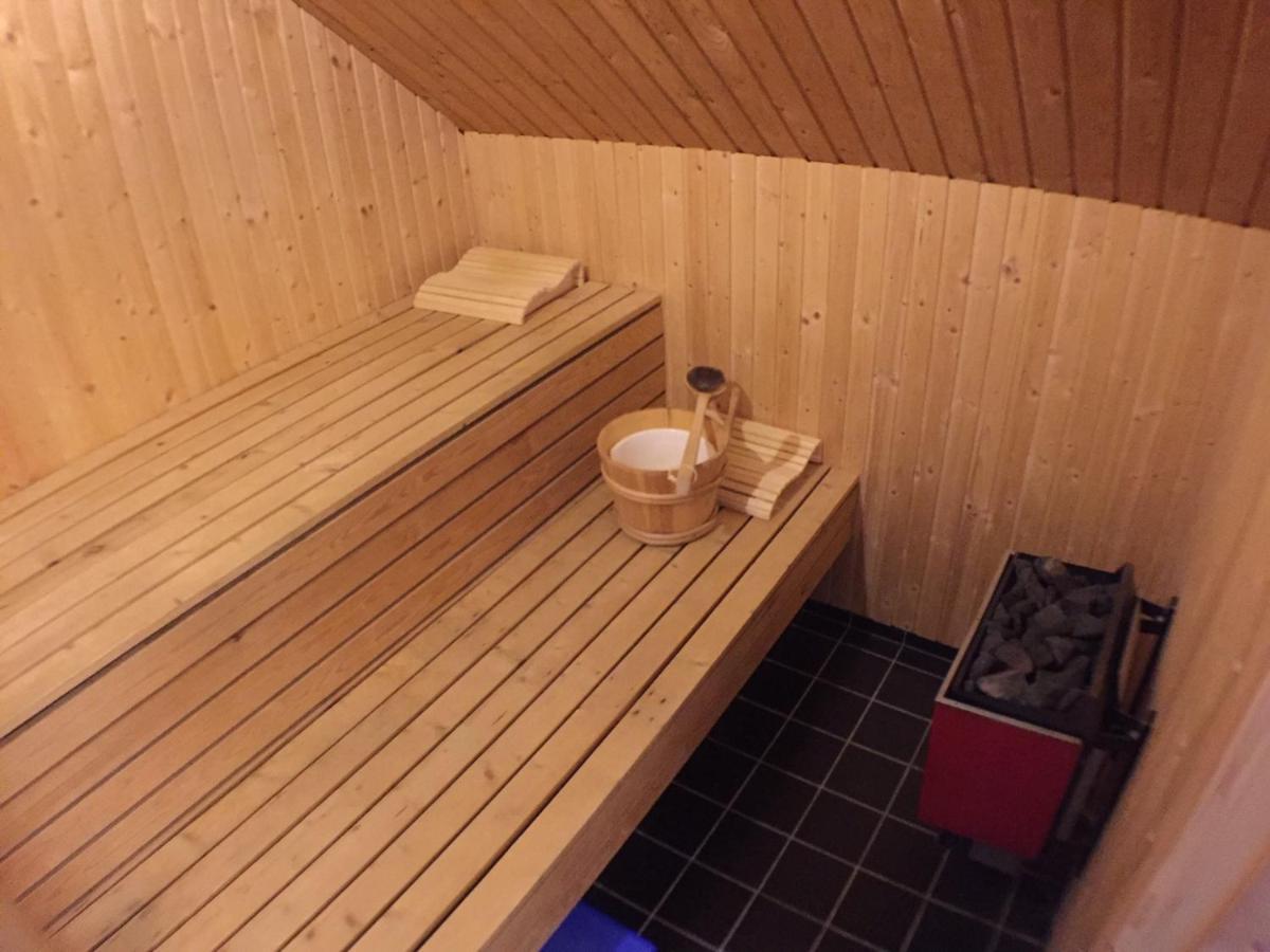 Dubbelrum Med Extrasaeng Pa Markplan I Lugnt Villaomrade * Malmo